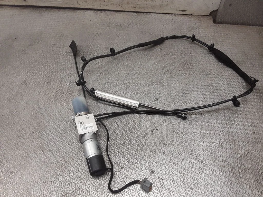 Tailgate hydraulic set – Volvo V70 (2005-2008)