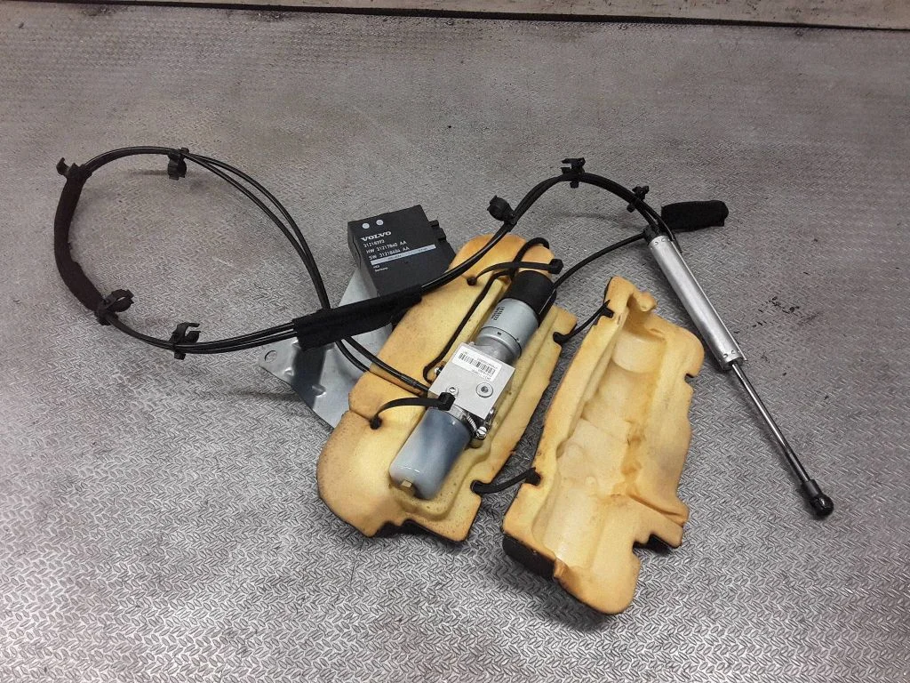 Tailgate hydraulic set – Volvo XC70 (2008-2013)