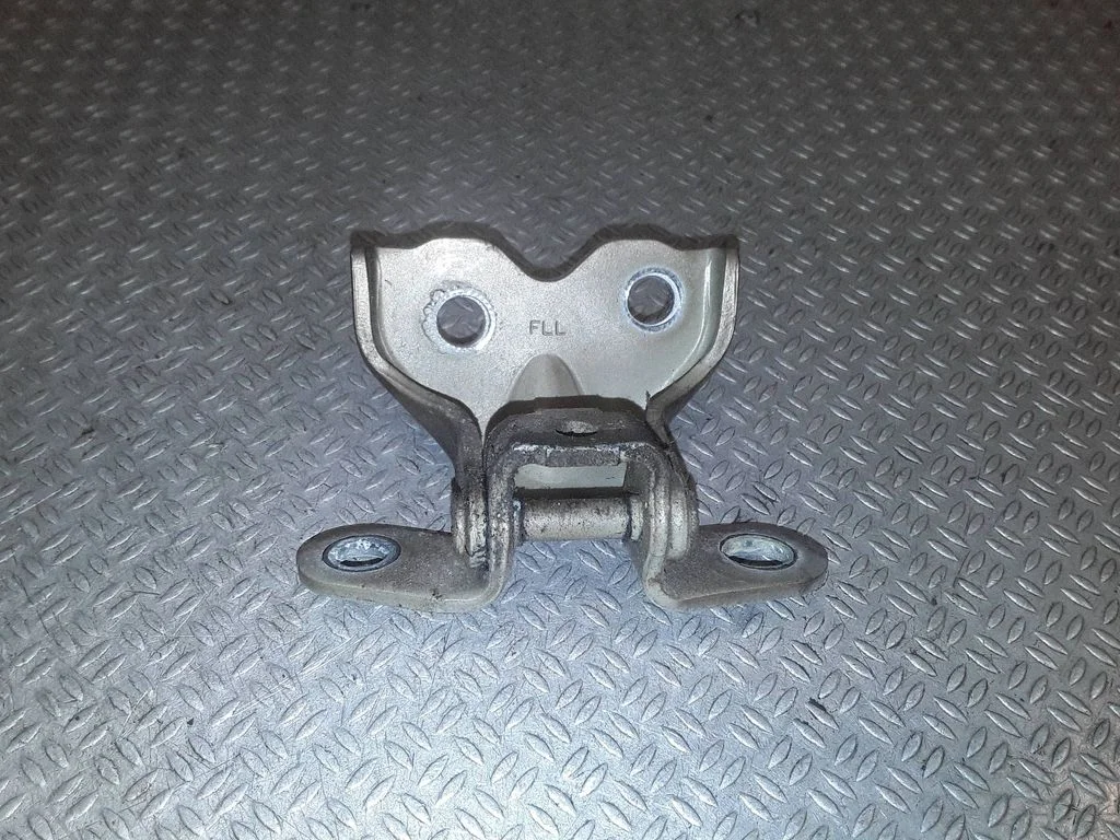 Front door lower hinge – left