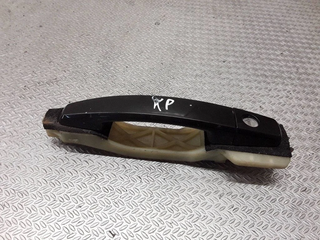 Front door exterior handle – left