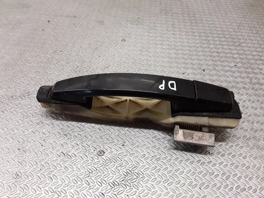 Front door exterior handle – right