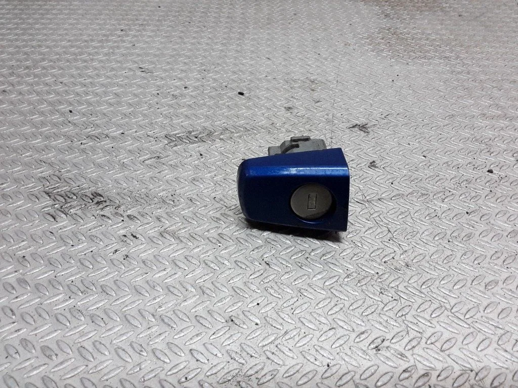 Front door cover/cap – right