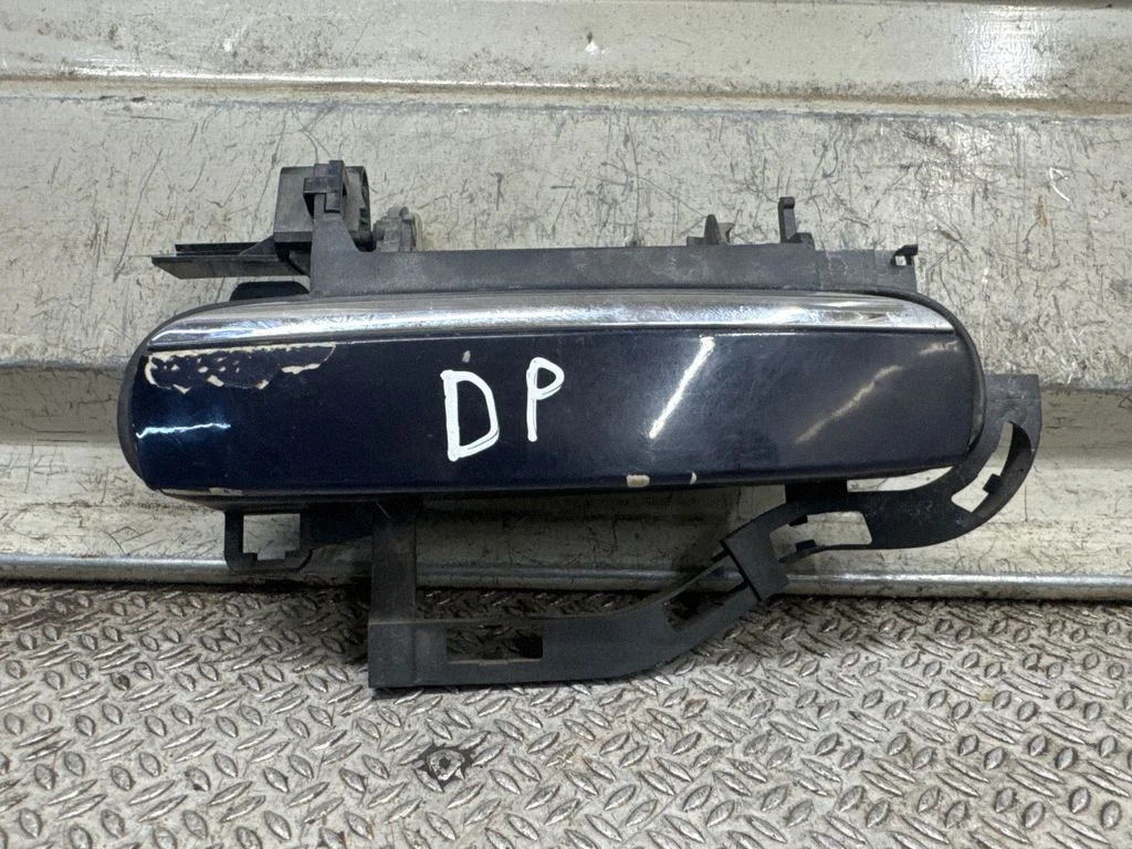 Esiukse välimine käepide 4F0837886