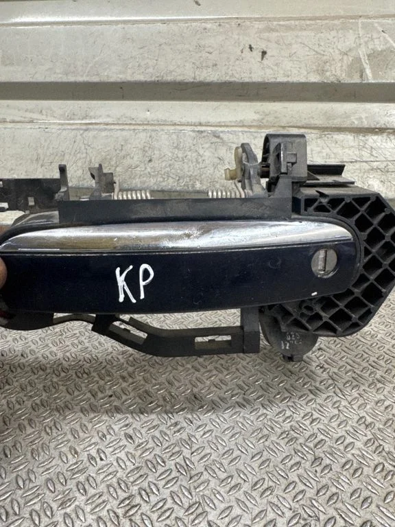 Esiukse välimine käepide 4F0837885