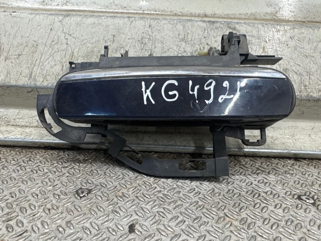 Esiukse välimine käepide 4F0837885
