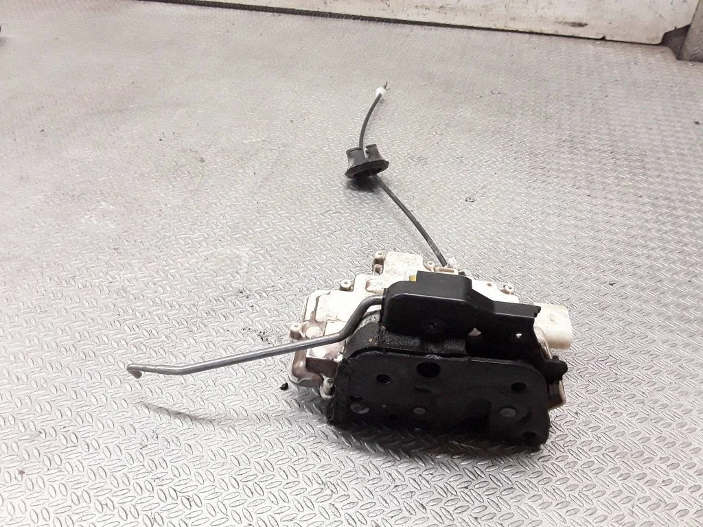 Front door lock 8E1837016AA
