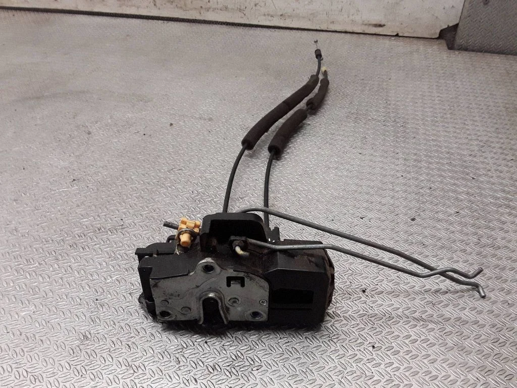 Front door lock – left