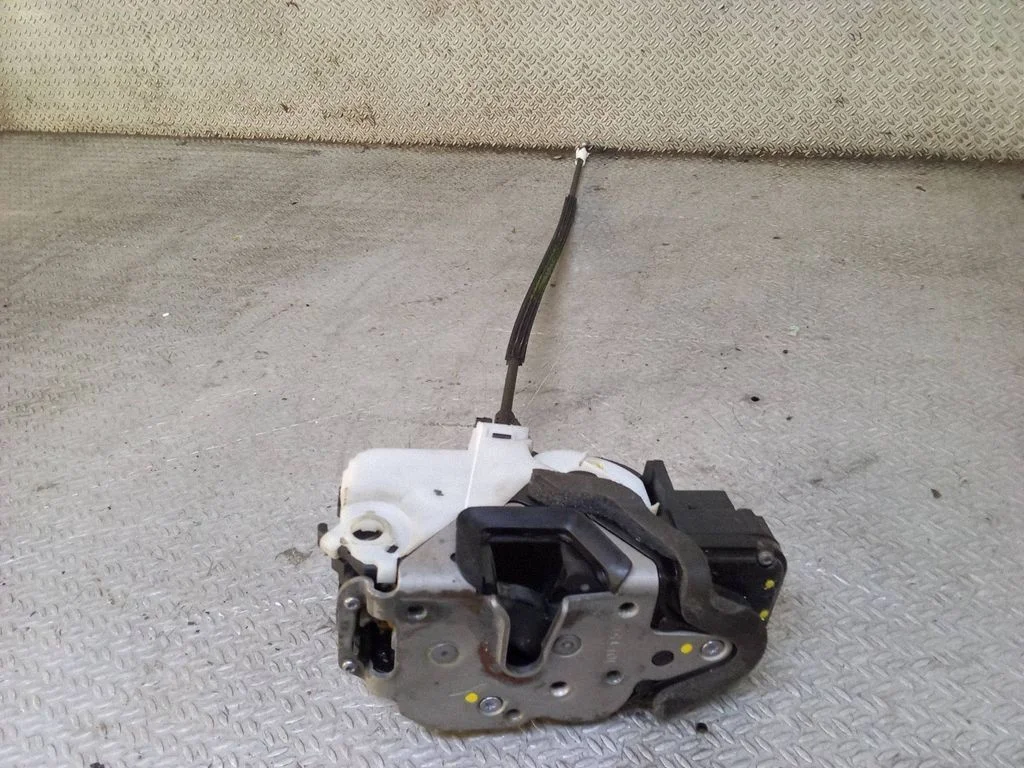 Front door lock – right