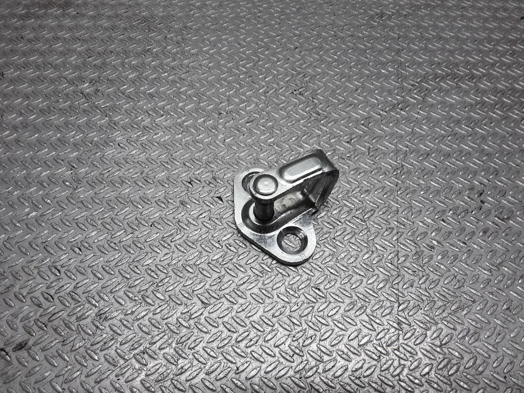 Front door lock loop/hook striker – Opel Astra H (2004-2012)