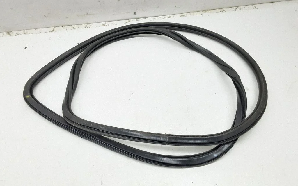 Front door rubber seal – right