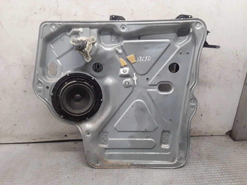 Front door manual window regulator 7H0837730L