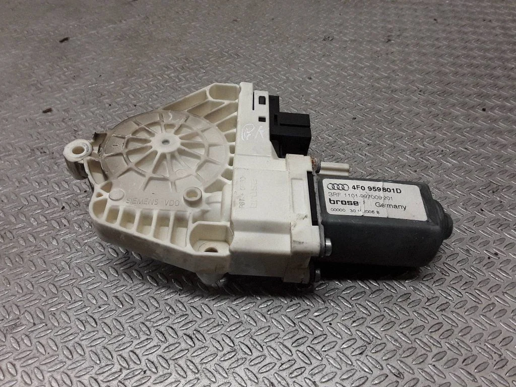 Priekšējā loga pacēlāja motoriņš 4F0959801D