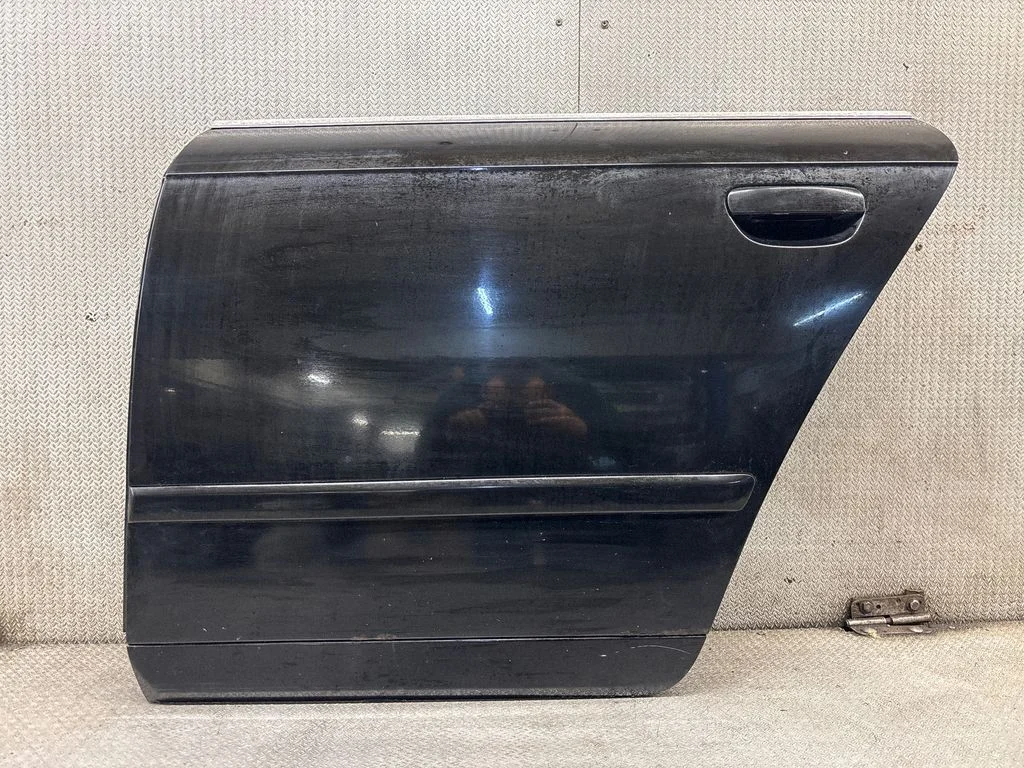Rear door – rear left