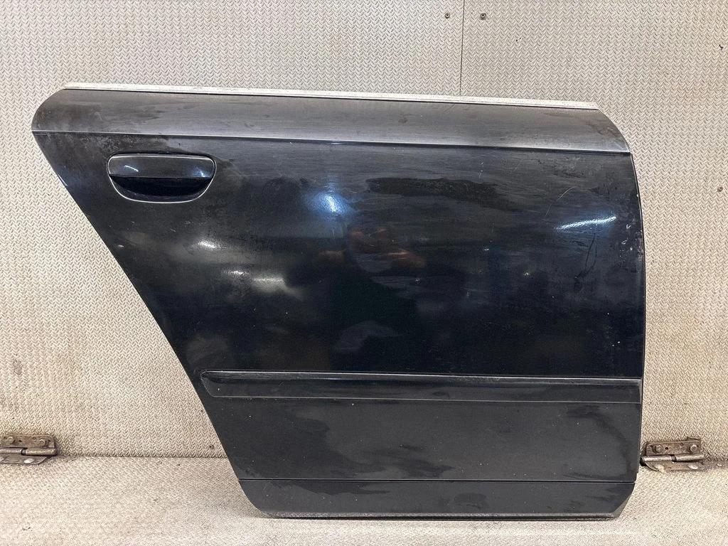 Rear door – rear right