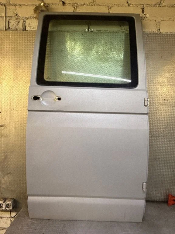 Rear door – right