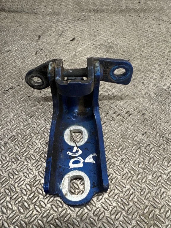 Rear door lower hinge – right