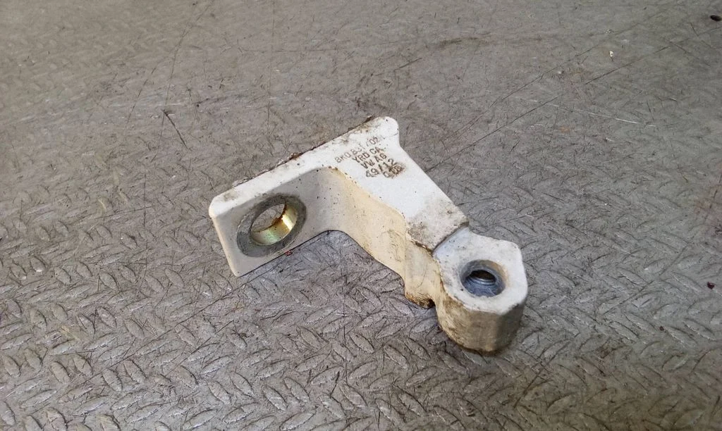 Rear door lower hinge – Volkswagen Jetta VI (2011-2018)