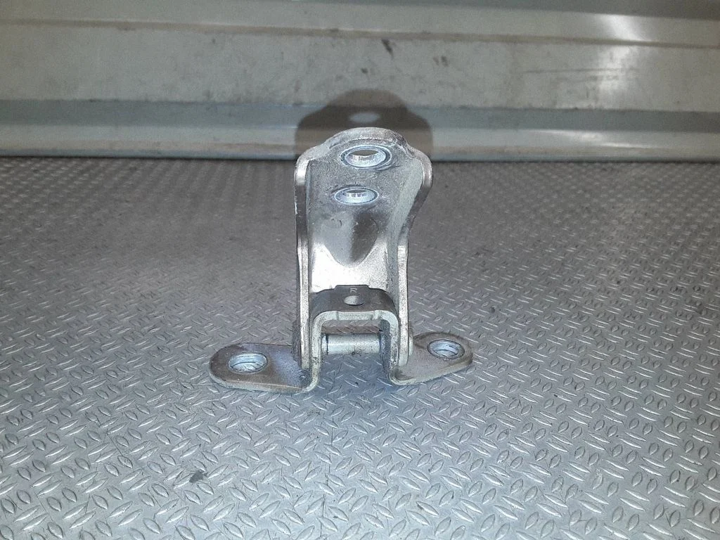 Rear door lower hinge – right