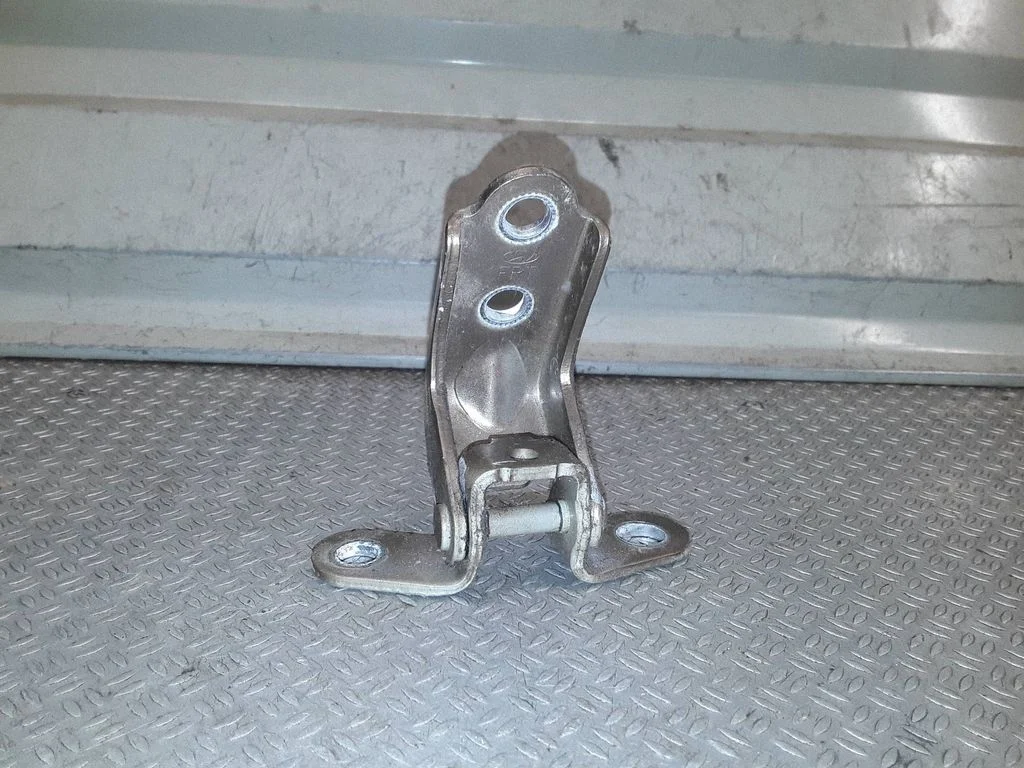Rear door lower hinge – left