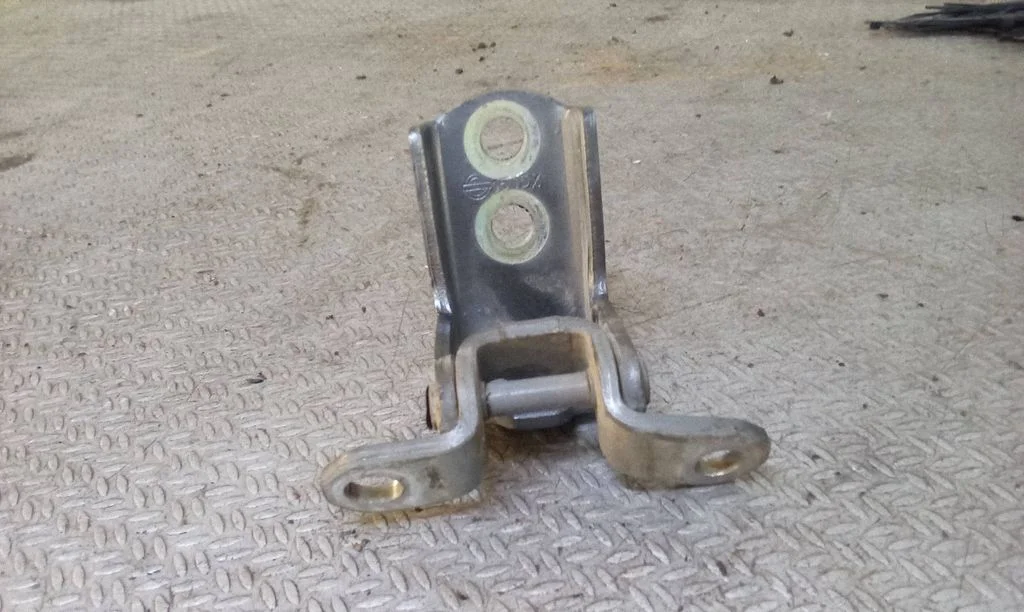 Rear door lower hinge – right