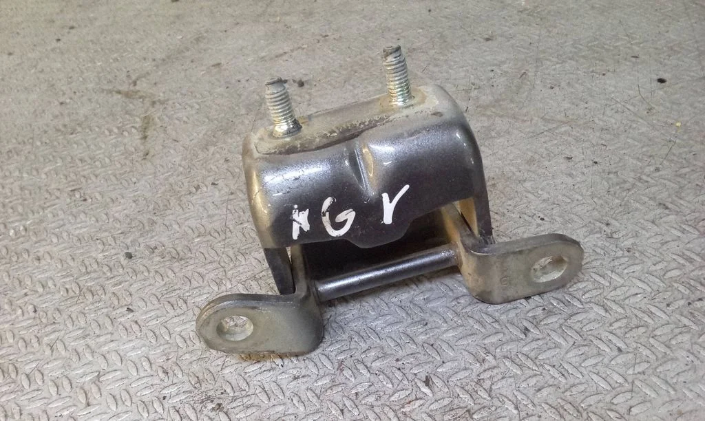 Rear door upper hinge – rear left
