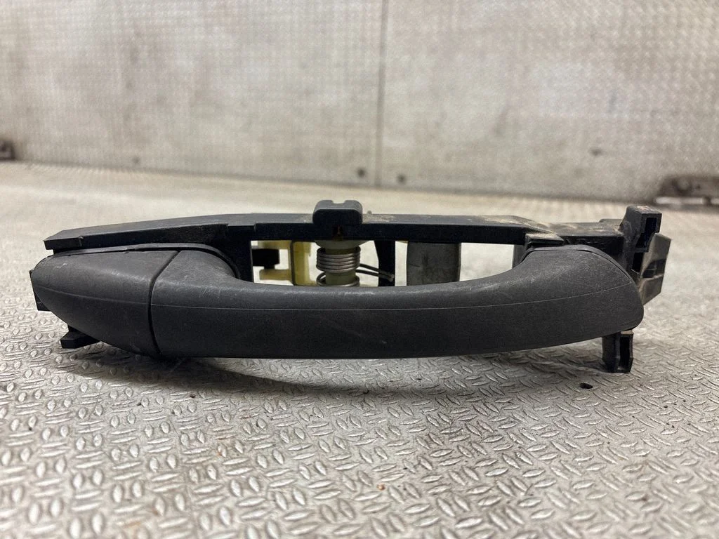 Rear door exterior handle – rear right
