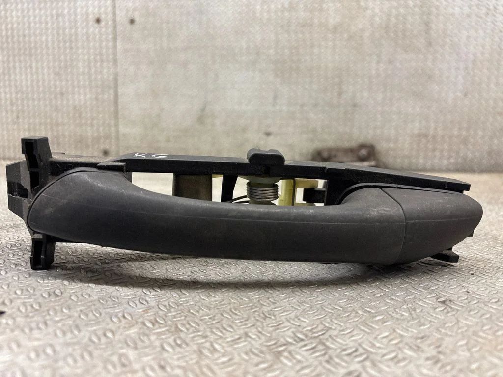 Rear door exterior handle – rear left