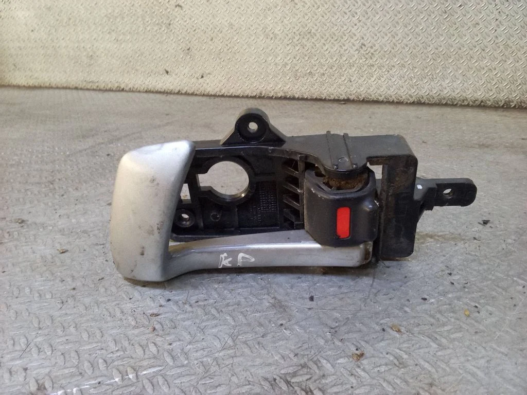 Rear door interior handle 82613CM000