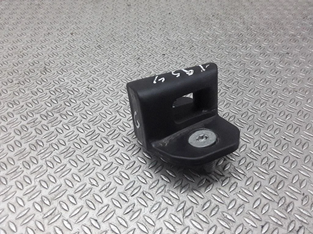 Rear door lock loop/hook striker – Mercedes-Benz S-Class W220 (1998-2006)