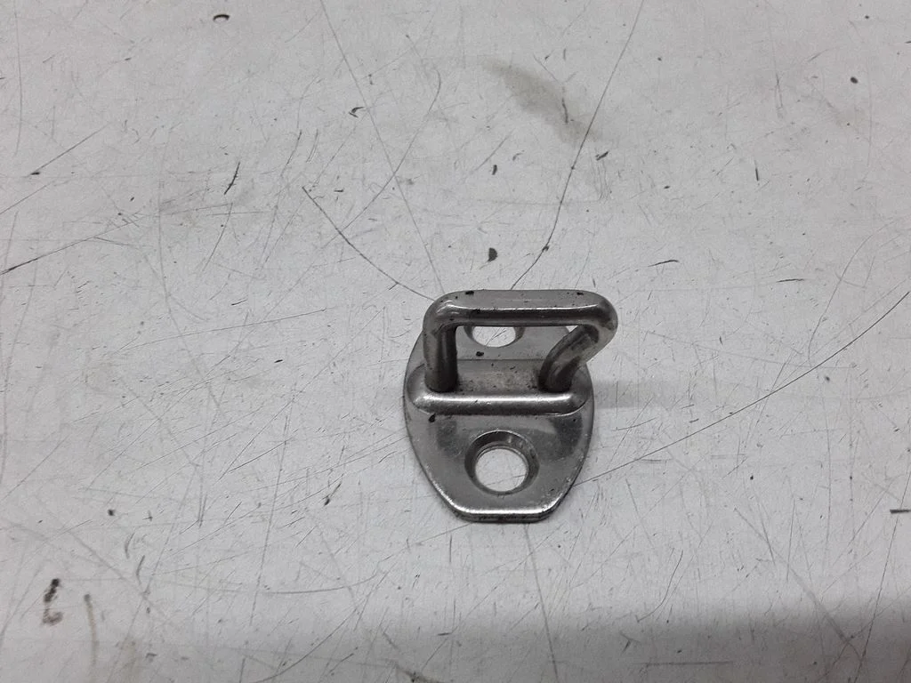 Rear door lock loop/hook striker 3C0837033