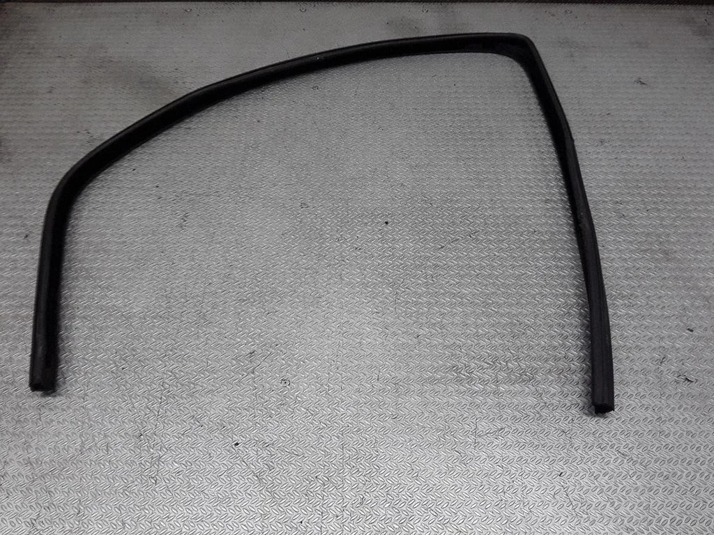Tagaukse tihend (kere pool) – Opel Corsa D (2006-2014)