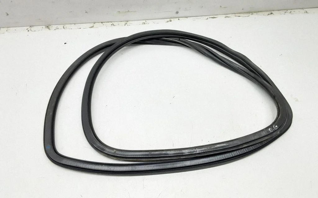 Rear door rubber seal (on body) – right