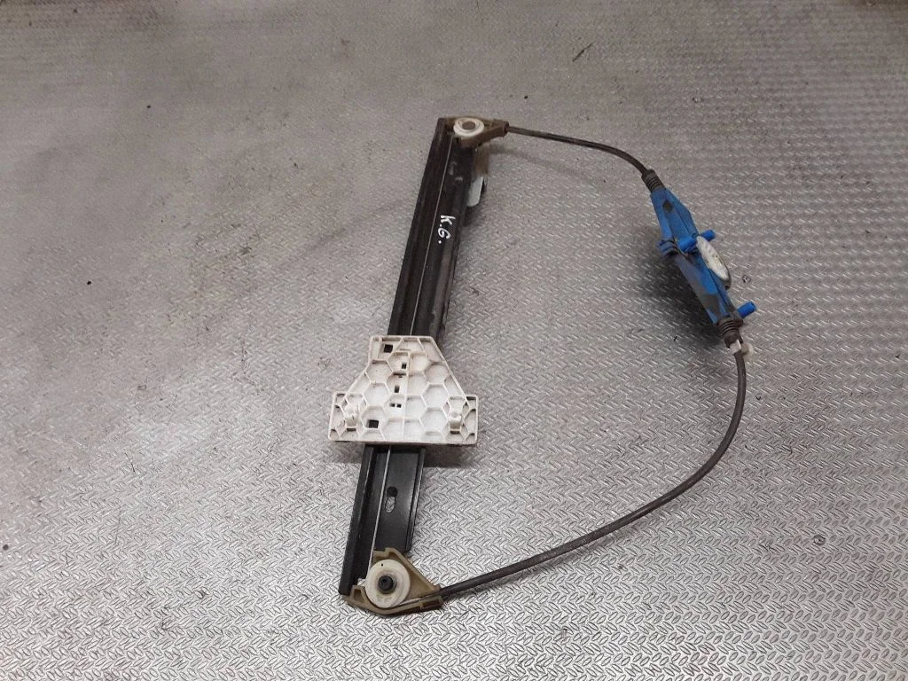 Rear window lifting mechanism without motor 8E0839461B