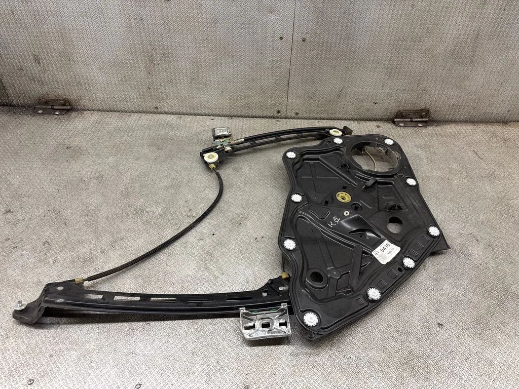 Rear window lifting mechanism without motor 965288102