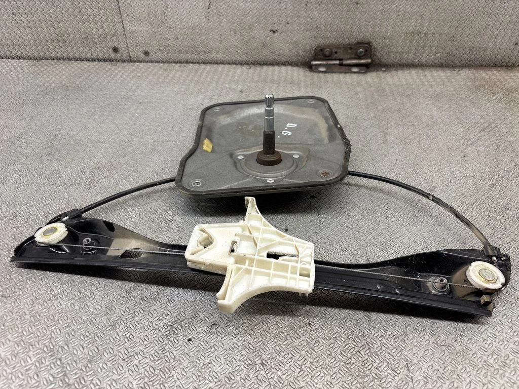Rear window lifting mechanism without motor – rear right