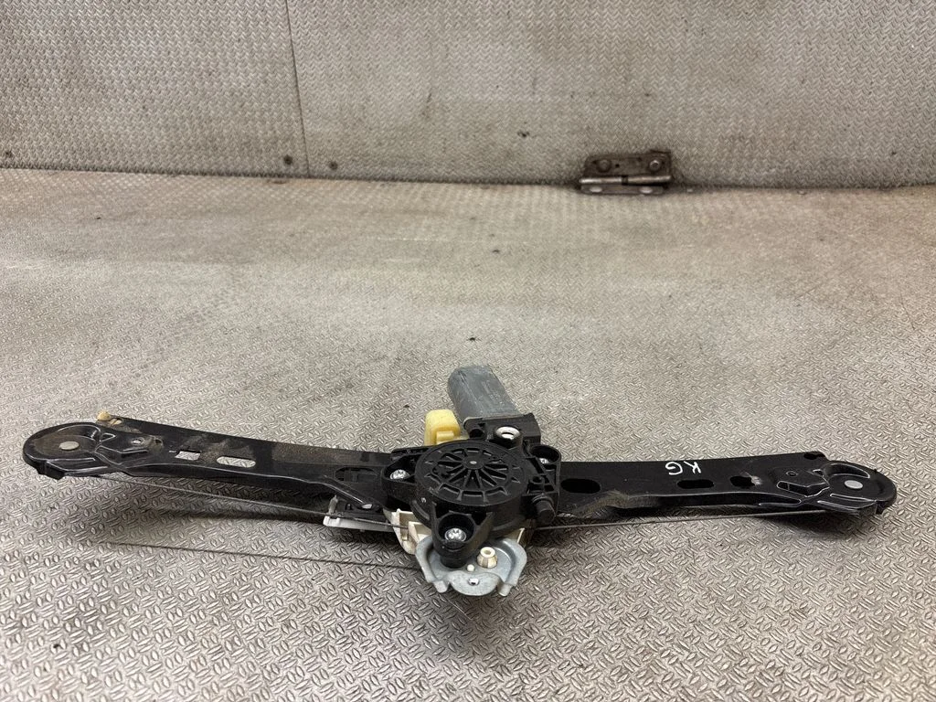 Rear door window regulator with motor 104096