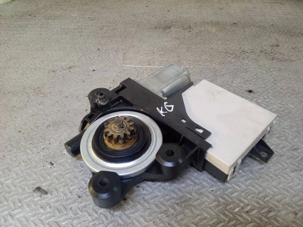 Aizmugurējā loga pacēlāja motoriņš 7M5T14B534AD