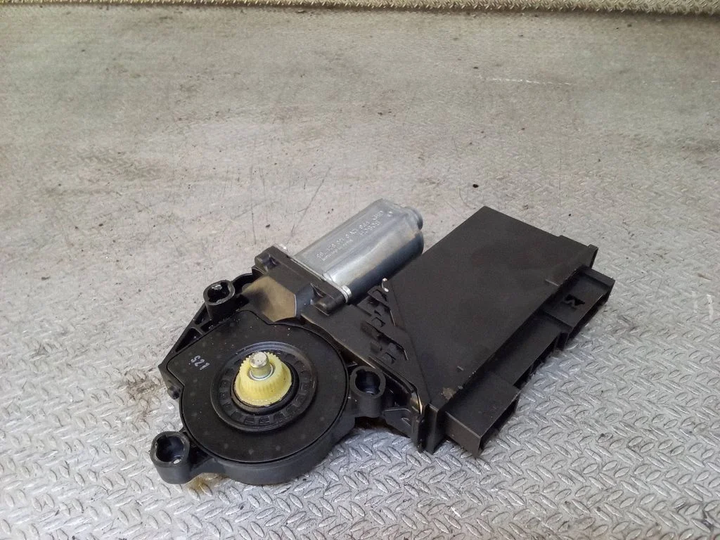 Rear door window regulator motor 3D0959795E