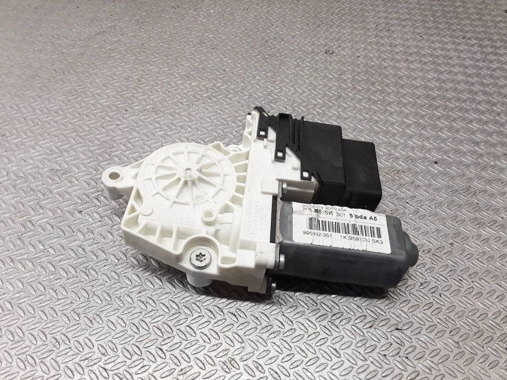 Aizmugurējā loga pacēlāja motoriņš 1K0959703J
