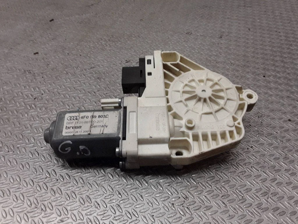 Aizmugurējā loga pacēlāja motoriņš 4F0959802C