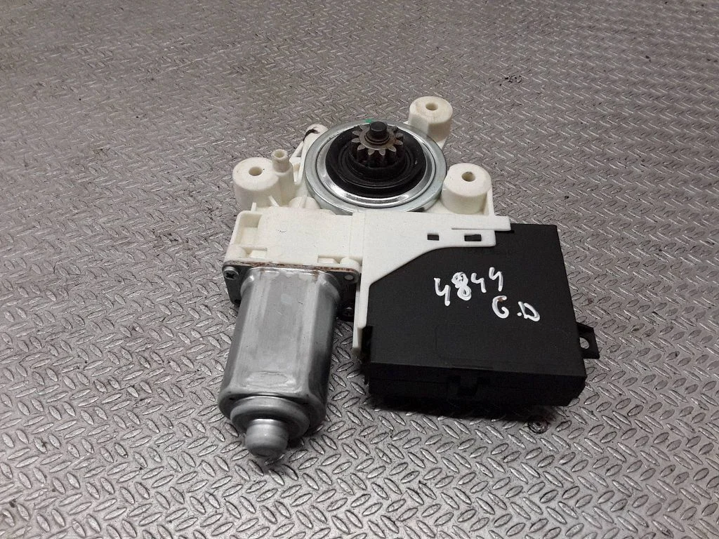 Aizmugurējā loga pacēlāja motoriņš 30710149
