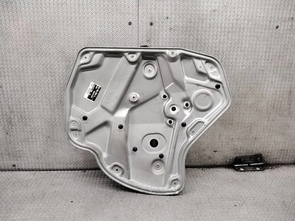 Rear window lifting mechanism without motor 140320111833