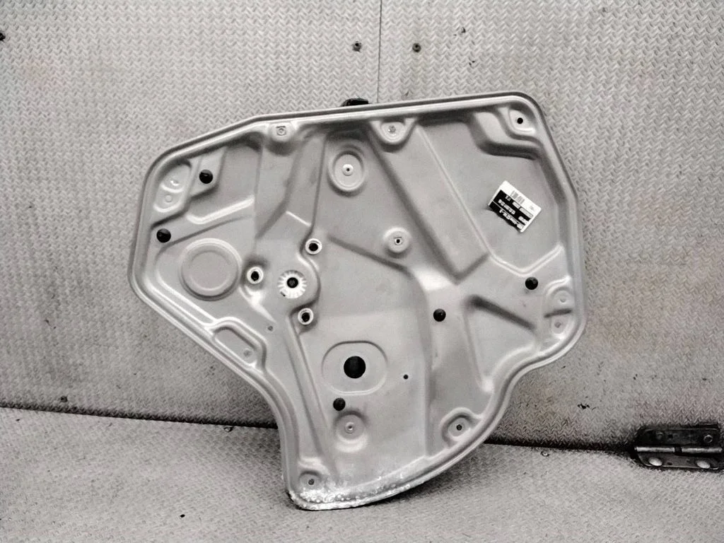 Rear window lifting mechanism without motor 1Z0839656F