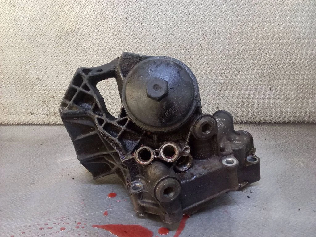 Oil filter mounting bracket 077115401S