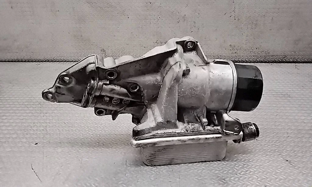 Oil filter mounting bracket