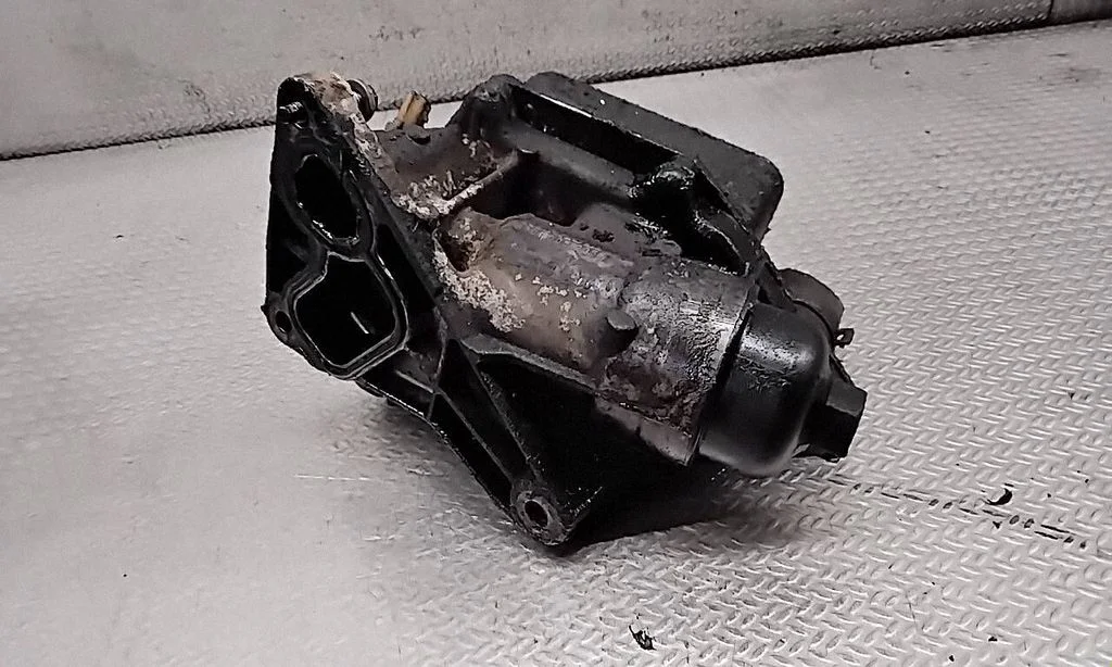 Oil filter mounting bracket 8201005235