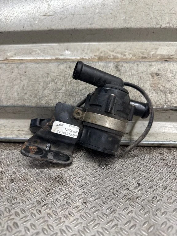 Electric auxiliary coolant/water pump 6G9N8564AE