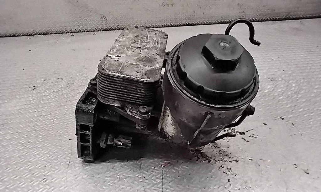 Oil filter mounting bracket