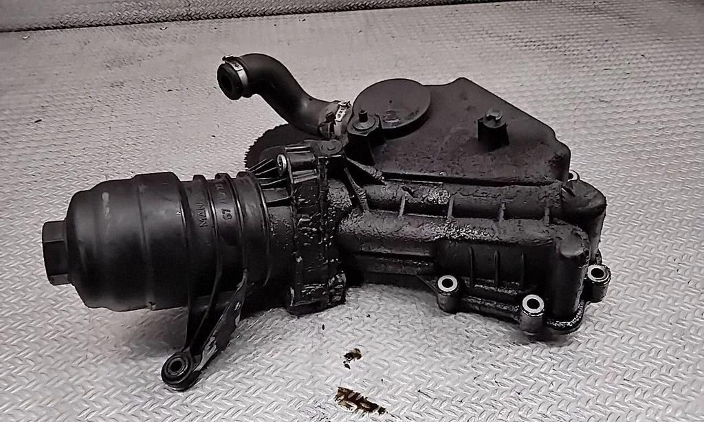 Oil filter mounting bracket – Volvo V60 (2011-2013)