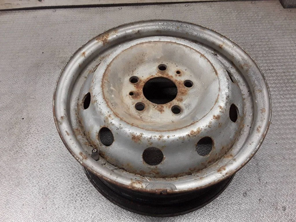 R15 tērauda štancētais disks (-i) FL615001
